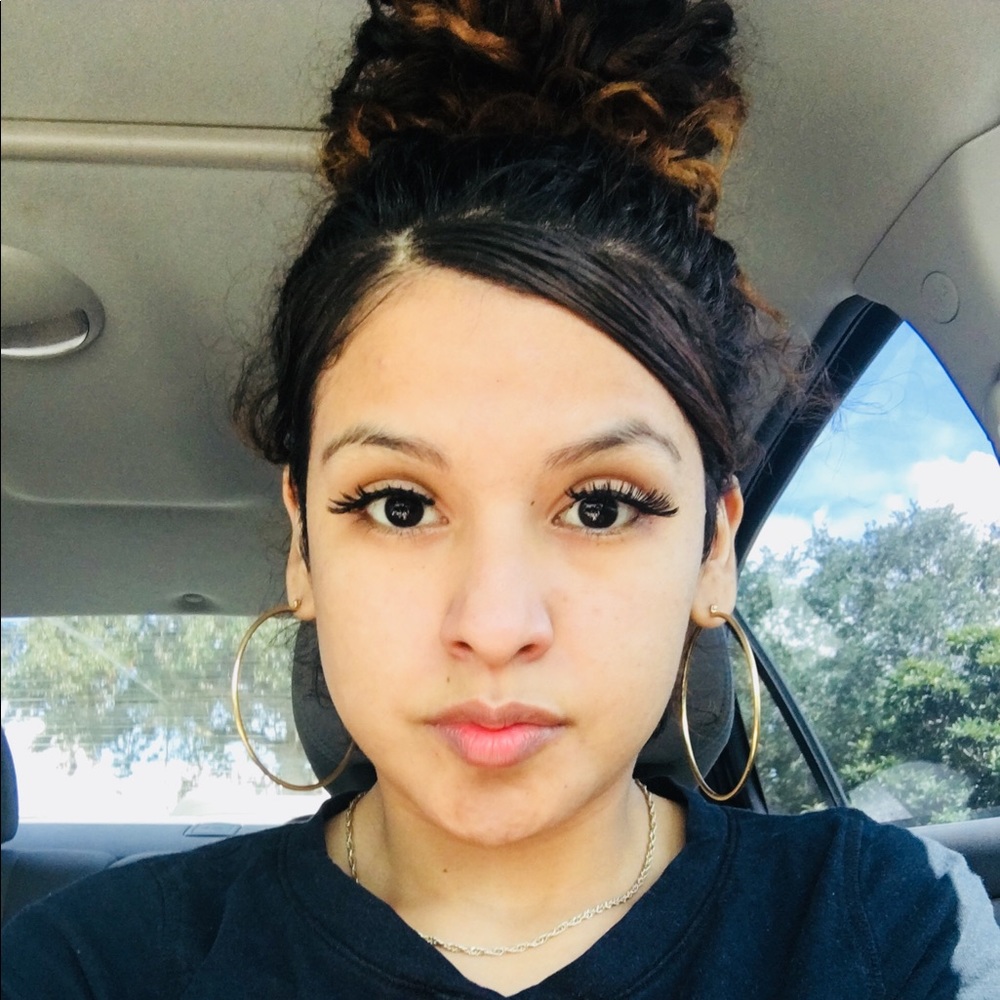 Meet your Posher, Layla